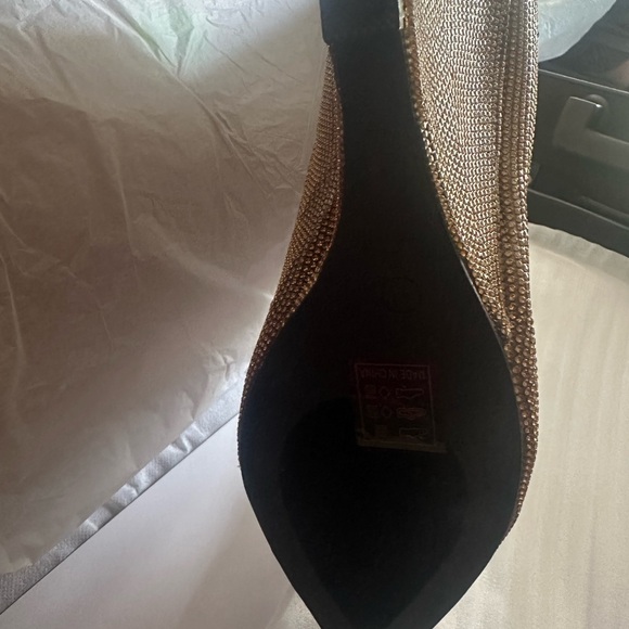 Golden knee-high boots - Picture 2 of 5